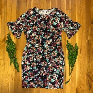 NWOT New York & Company Bell Sleeve Shift Dress